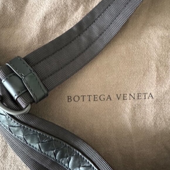 Bottega Veneta Intrecciato Messenger Bag - Picture 9 of 11